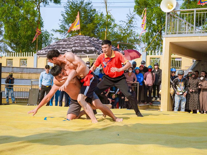 Hào hứng Hội vật đầu Xuân ở Ba Đồn - Anh 1