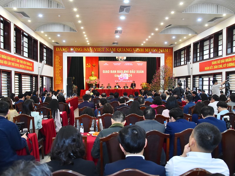 Xây dựng nền báo chí chuyên nghiệp, nhân văn, hiện đại - Anh 5