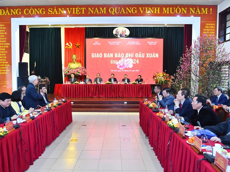 Xây dựng nền báo chí chuyên nghiệp, nhân văn, hiện đại - Anh 4