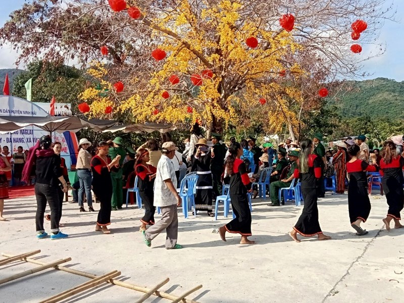 Ninh Thuận đón 99.000 lượt khách tham quan dịp Tết Nguyên đán - Anh 1