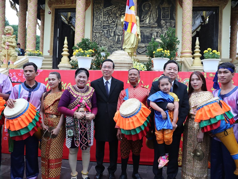 Ngày hội Sắc xuân trên mọi miền Tổ quốc năm ​​​​​​​2024: Thắm tình đoàn kết, lan tỏa giá trị văn hóa truyền thống - Anh 2
