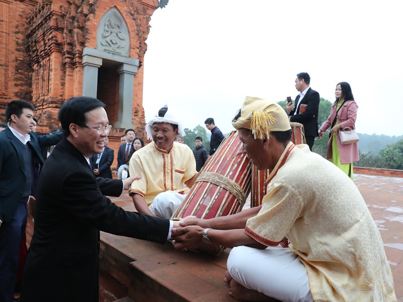 Ngày hội Sắc xuân trên mọi miền Tổ quốc năm ​​​​​​​2024: Thắm tình đoàn kết, lan tỏa giá trị văn hóa truyền thống - Anh 6