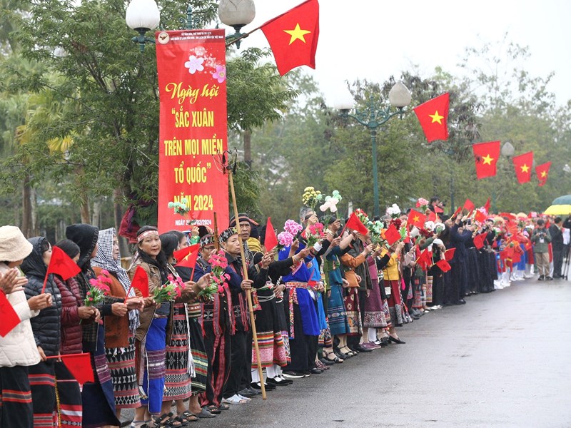 Ngày hội Sắc xuân trên mọi miền Tổ quốc năm ​​​​​​​2024: Thắm tình đoàn kết, lan tỏa giá trị văn hóa truyền thống - Anh 7