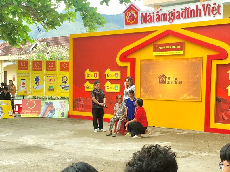 Mang yêu thương tới trẻ mồ côi, người có hoàn cảnh khó khăn - Anh 1