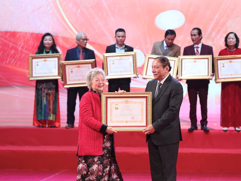 Bộ trưởng Nguyễn Văn Hùng: Công tác xét tặng NSND, NSƯT diễn ra chặt chẽ, công tâm, khách quan - Anh 4