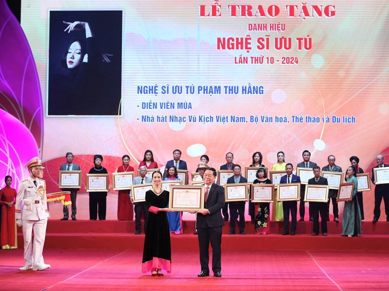 Lễ trao tặng danh hiệu NSND, NSƯT lần thứ 10: Khích lệ các nghệ sĩ phát huy tài năng, sáng tạo nghệ thuật và say mê cống hiến - Anh 10