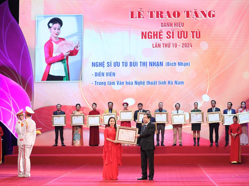 Lễ trao tặng danh hiệu NSND, NSƯT lần thứ 10: Khích lệ các nghệ sĩ phát huy tài năng, sáng tạo nghệ thuật và say mê cống hiến - Anh 9