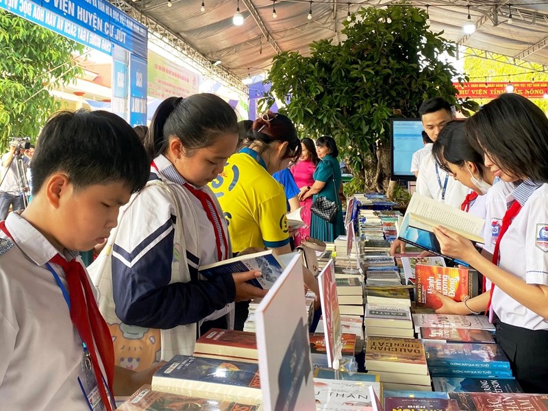 Ngày hội Sách và Văn hóa đọc tỉnh Đắk Nông năm 2024 - Anh 1