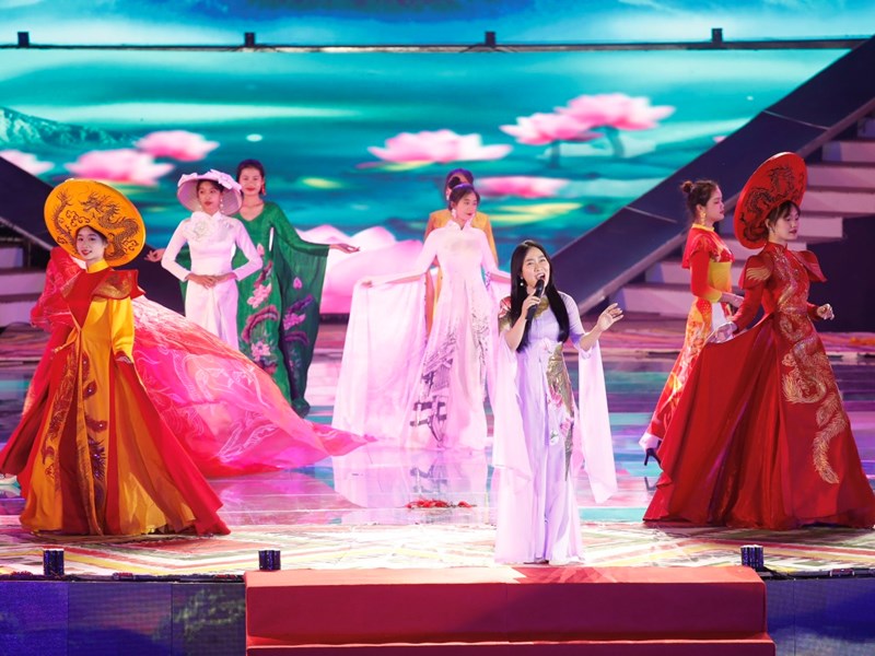 Phó Thủ tướng Trần Hồng Hà: Nỗ lực tạo nên hệ sinh thái du lịch Việt Nam đa sắc, độc đáo - Anh 5