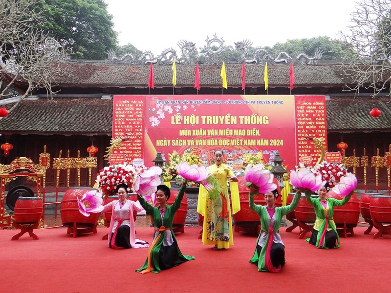Khai hội truyền thống Văn miếu Mao Điền - Anh 3