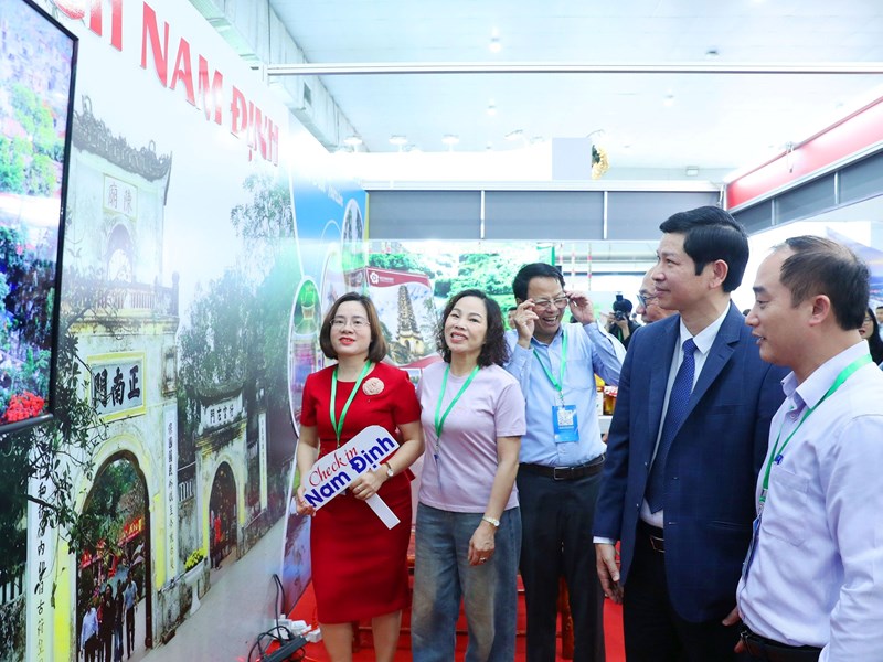 Khai mạc VITM Hà Nội 2024:  Thúc đẩy chuyển đổi xanh, bền vững - Anh 5