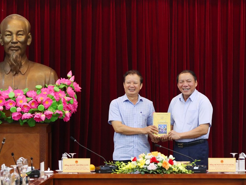 Bộ trưởng Nguyễn Văn Hùng: Thừa Thiên Huế cần xác định rõ các sản phẩm du lịch đặc trưng để hấp dẫn du khách - Anh 14
