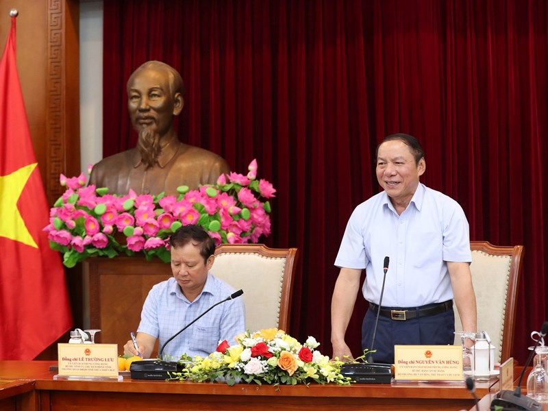 Bộ trưởng Nguyễn Văn Hùng: Thừa Thiên Huế cần xác định rõ các sản phẩm du lịch đặc trưng để hấp dẫn du khách - Anh 1