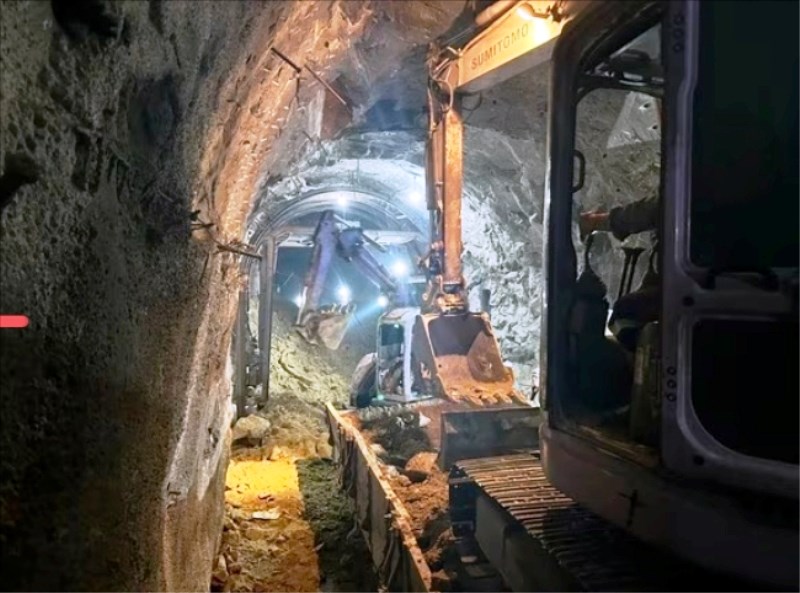 Sự cố sạt lở tại hầm đường sắt Đèo Cả: Chuyển tải và hỗ trợ tối đa cho khách tiếp tục hành trình - Anh 1