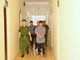 Bắt hai đối tượng giả danh nhà báo ghi hình cảnh sát giao thông để tống tiền