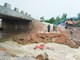 Nước lũ cuốn trôi cầu ở Hà Tĩnh