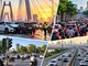 Giao thông Hà Nội sáng 24.10: Cầu Nhật Tân hai xe xảy ra va chạm