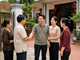 Xưa lấy chồng nghèo bị làng xóm chê bai, giờ về nghỉ lễ mọi người lại đon đả sang thăm hỏi vì một lý do