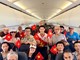 Vietjet rực rỡ cờ đỏ sao vàng chào đón hành khách mừng Đại lễ 30.4