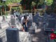 Dâng hương tưởng niệm các Anh hùng liệt sĩ tại Nghĩa trang Liệt sĩ Đông Khê