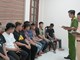 Nhóm thanh thiếu niên mang 'đinh ba' chạy xe thành đoàn lúc đêm khuya