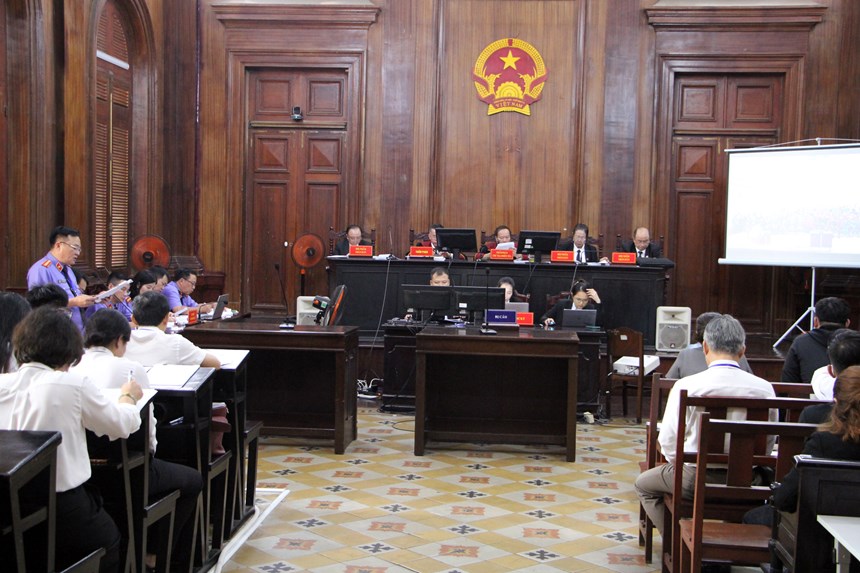Ngày đầu phiên tòa vụ ma túy 227 bị cáo: Ca sĩ Chi Dân, “cô tiên từ thiện” Trúc Phương gây chú ý - ảnh 5