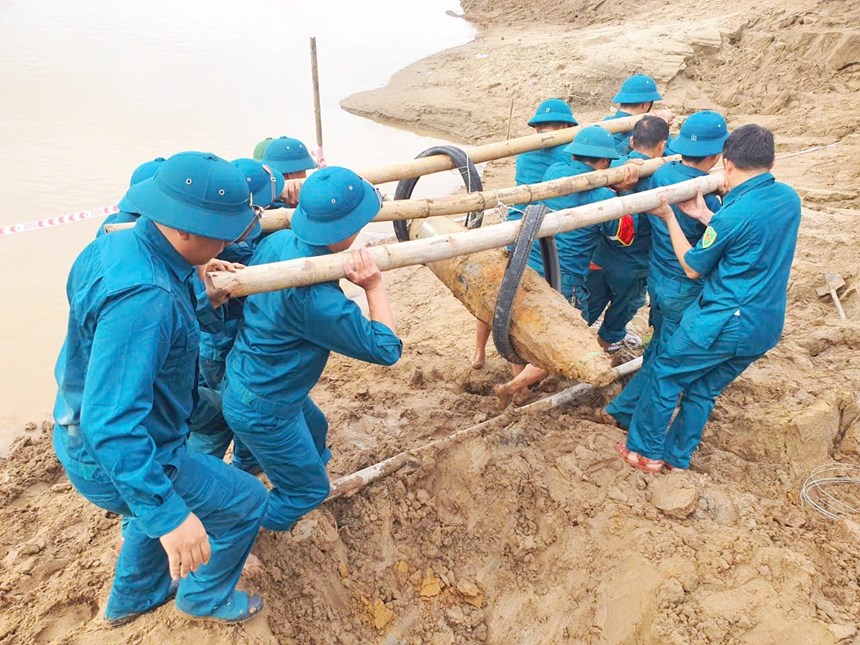 Phát hiện, hủy thành công quả bom nặng 340kg còn sót lại sau chiến tranh - ảnh 2