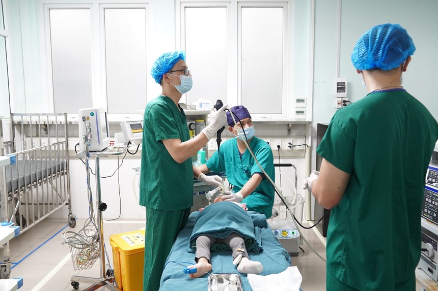 Liên tiếp trẻ nhập viện do hóc dị vật: Người lớn cần có kỹ năng sơ cứu đúng cách - ảnh 3